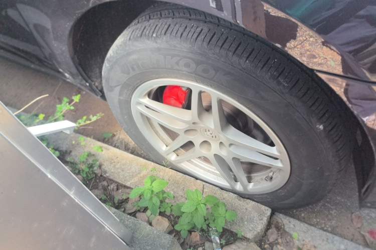 Used Porsche Macan 2017 Macan 2.0T Right Front Wheel Hub
