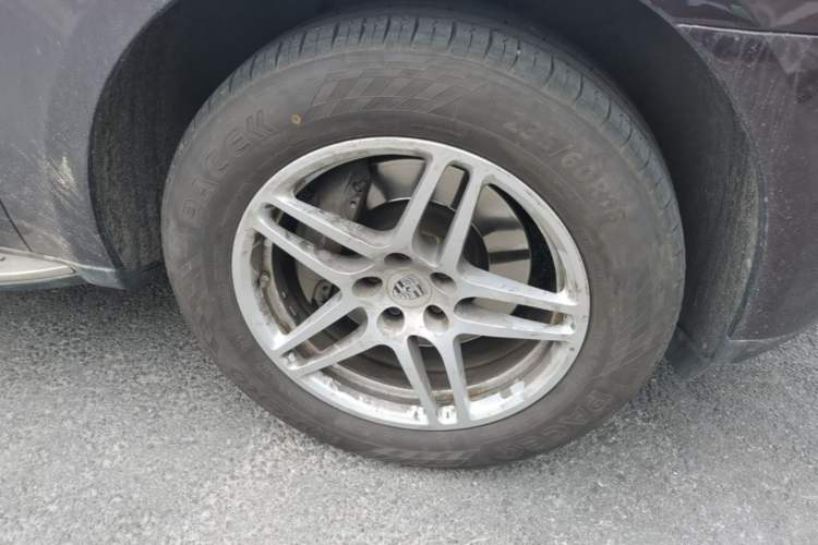 Used Porsche Macan 2017 Macan 2.0T Right Front Wheel Hub