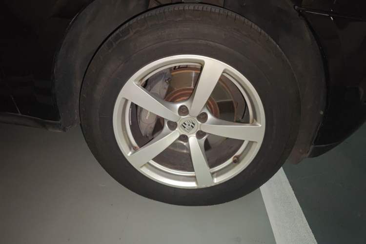 Used Porsche Macan 2017 Macan 2.0T Right Front Wheel Hub