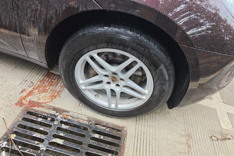 Used Porsche Macan 2017 Macan 2.0T Right Front Wheel Hub