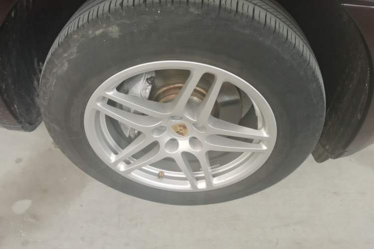 Used Porsche Macan 2017 Macan 2.0T Right Front Wheel Hub