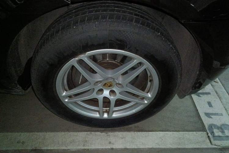 Used Porsche Macan 2017 Macan 2.0T Right Front Wheel Hub