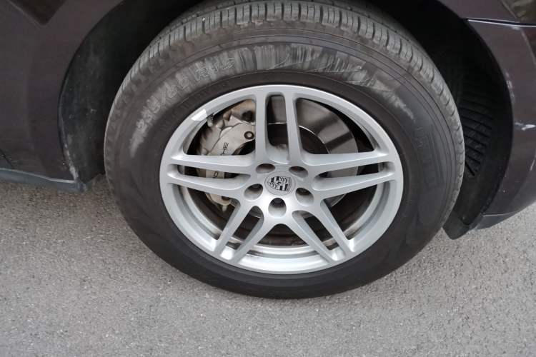 Used Porsche Macan 2017 Macan S 3.0T Right Front Wheel Hub