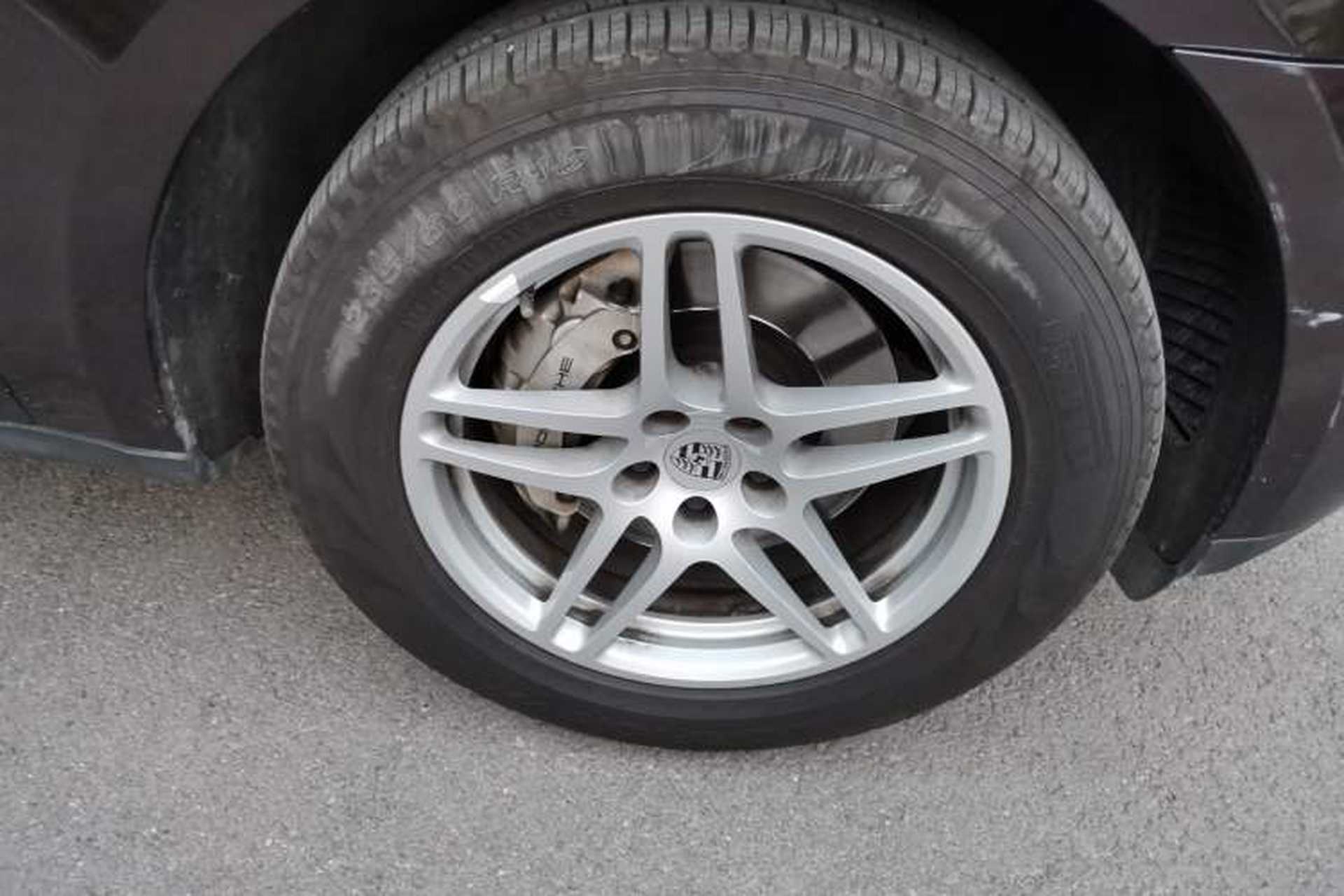 Used Porsche Macan 2017 Macan S 3.0T Right Front Wheel Hub