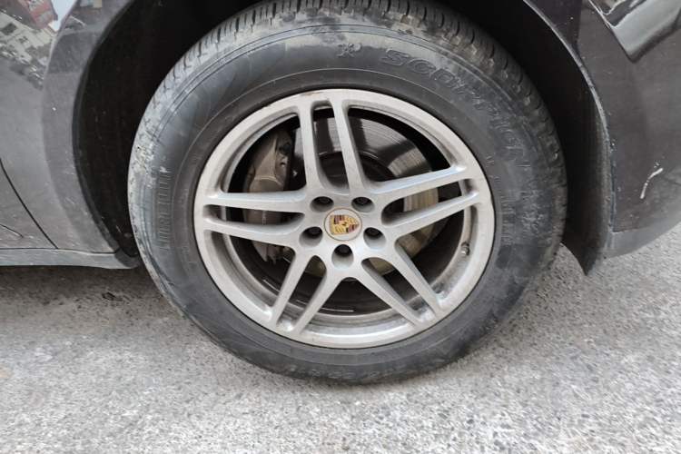 Used Porsche Macan 2017 Macan 2.0T Right Front Wheel Hub