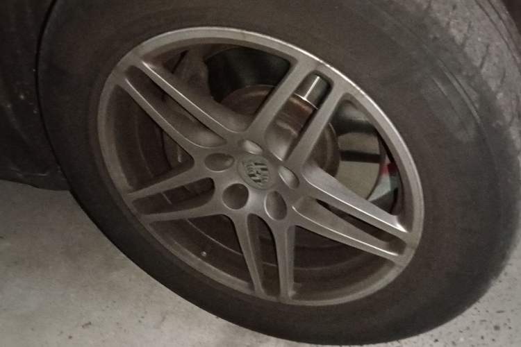 Used Porsche Macan 2017 Macan 2.0T Right Front Wheel Hub