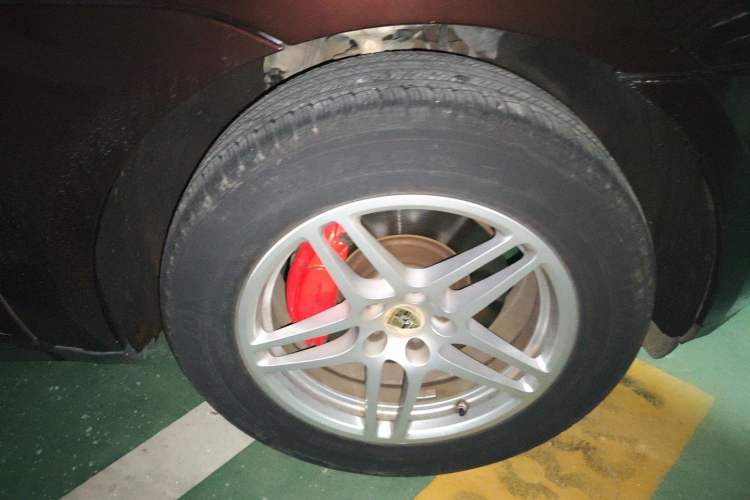 Used Porsche Macan 2017 Macan 2.0T Right Front Wheel Hub