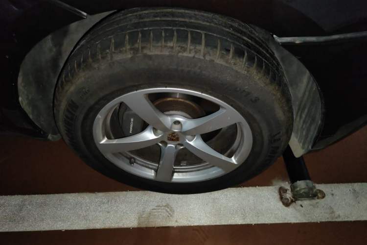 Used Porsche Macan 2017 Macan 2.0T Right Front Wheel Hub