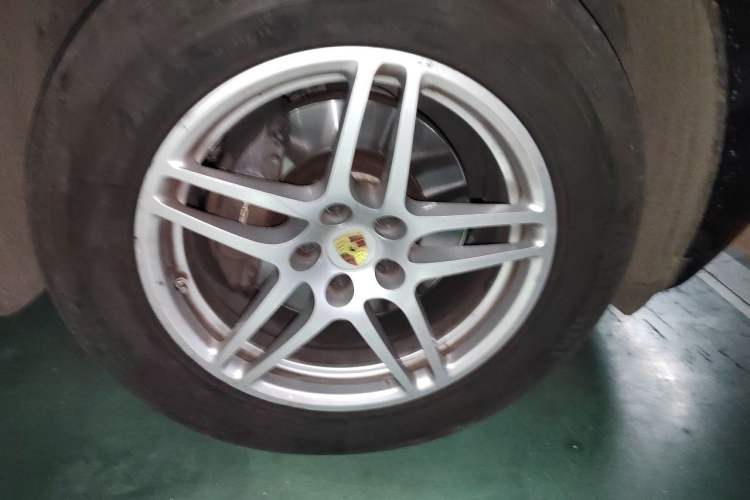 Used Porsche Macan 2017 Macan 2.0T Right Front Wheel Hub