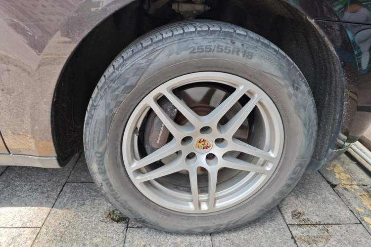 Used Porsche Macan 2017 Macan 2.0T Right Front Wheel Hub
