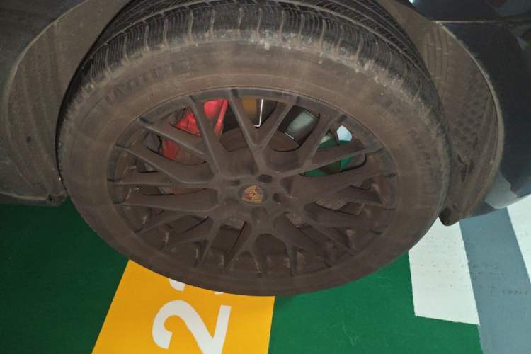 Used Porsche Macan 2017 Macan GTS 3.0T Right Front Wheel Hub