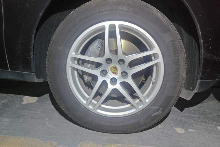 Used Porsche Macan 2017 Macan 2.0T Right Front Wheel Hub