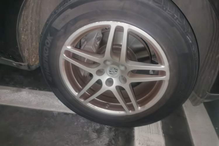 Used Porsche Macan 2017 Macan 2.0T Right Front Wheel Hub