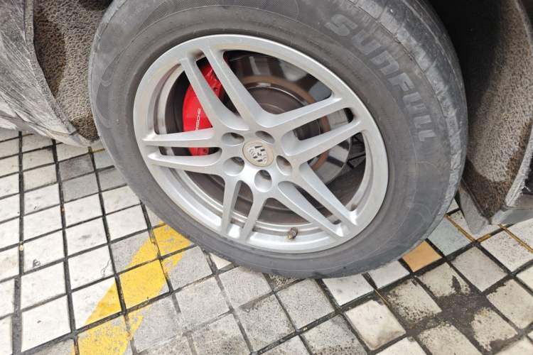 Used Porsche Macan 2017 Macan 2.0T Right Front Wheel Hub