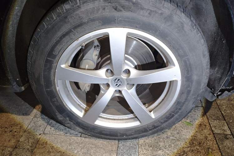 Used Porsche Macan 2017 Macan 2.0T Right Front Wheel Hub