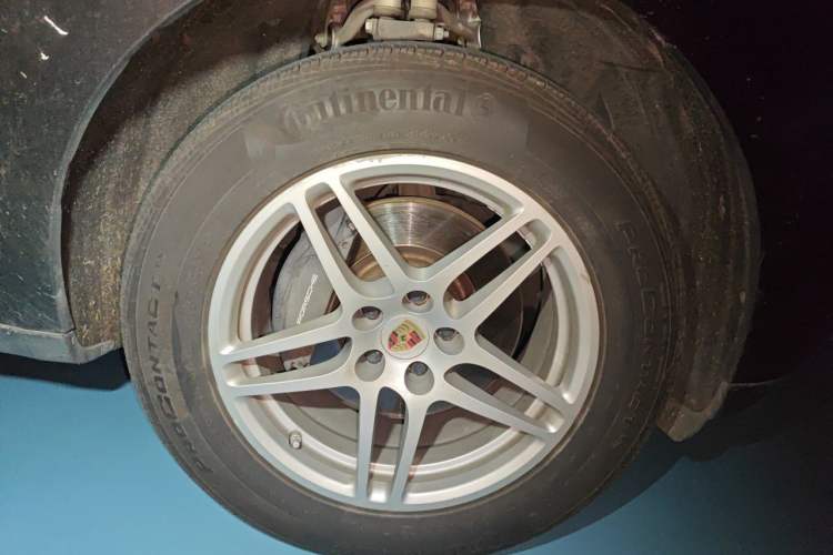 Used Porsche Macan 2017 Macan 2.0T Right Front Wheel Hub