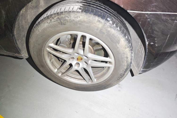 Used Porsche Macan 2017 Macan 2.0T Right Front Wheel Hub