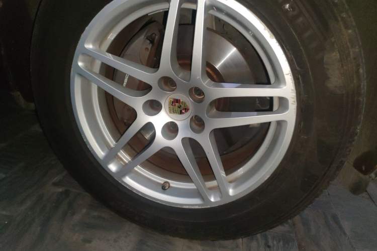 Used Porsche Macan 2017 Macan 2.0T Right Front Wheel Hub