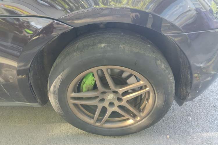 Used Porsche Macan 2017 Macan 2.0T Right Front Wheel Hub