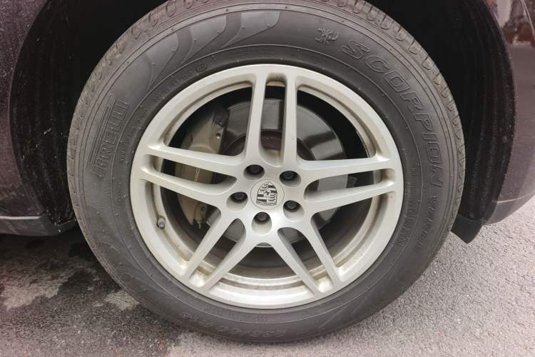 Used Porsche Macan 2017 Macan 2.0T Right Front Wheel Hub