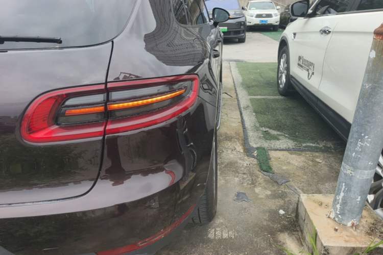 Used Porsche Macan 2017 Macan 2.0T Right Rear Taillight