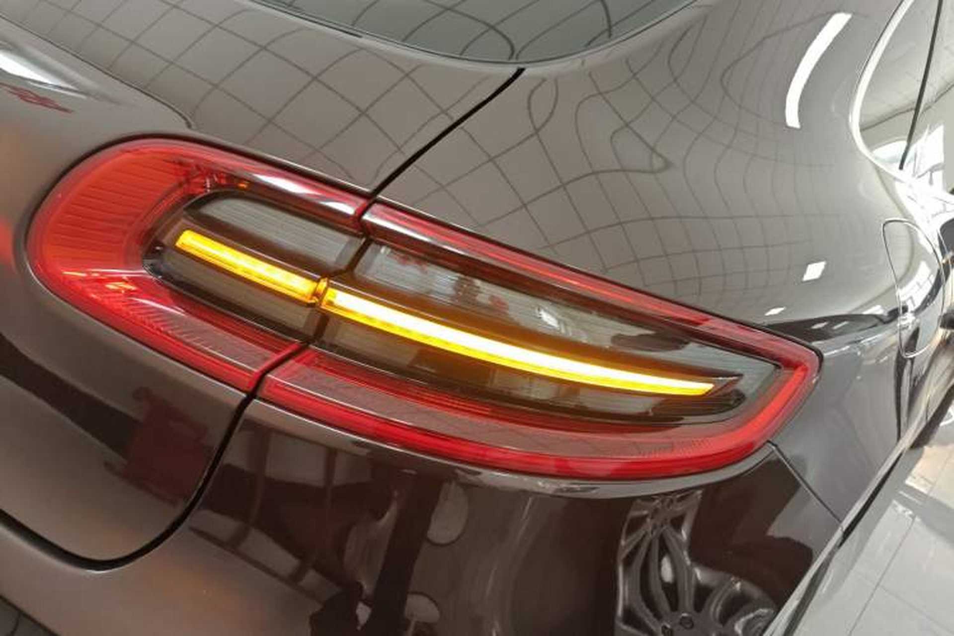 Used Porsche Macan 2017 Macan 2.0T Right Rear Taillight