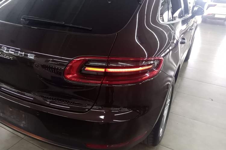 Used Porsche Macan 2017 Macan 2.0T Right Rear Taillight