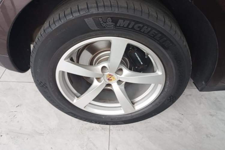 Used Porsche Macan 2017 Macan 2.0T Right Rear Wheel Hub