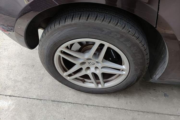 Used Porsche Macan 2017 Macan 2.0T Right Rear Wheel Hub