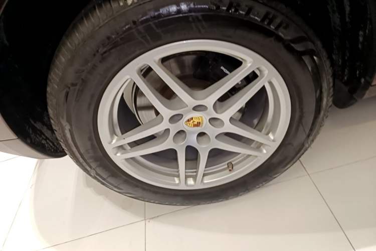 Used Porsche Macan 2017 Macan 2.0T Right Rear Wheel Hub