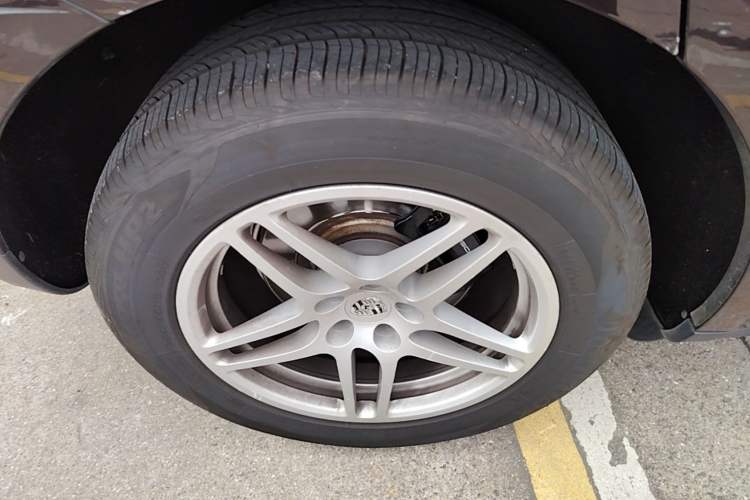 Used Porsche Macan 2017 Macan 2.0T Right Rear Wheel Hub
