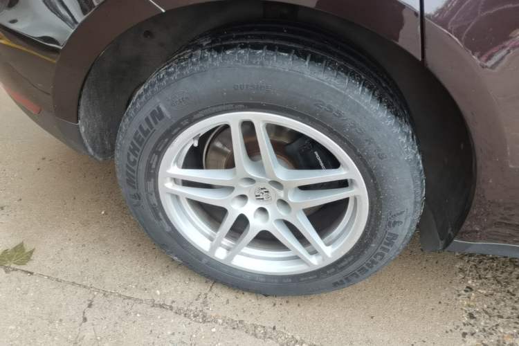 Used Porsche Macan 2017 Macan 2.0T Right Rear Wheel Hub
