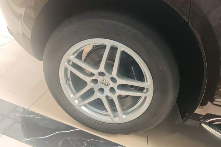 Used Porsche Macan 2017 Macan 2.0T Right Rear Wheel Hub