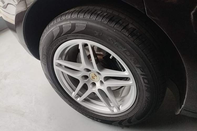 Used Porsche Macan 2017 Macan 2.0T Right Rear Wheel Hub