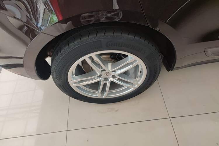 Used Porsche Macan 2017 Macan 2.0T Right Rear Wheel Hub