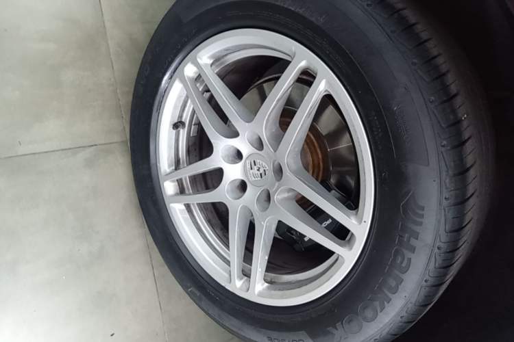 Used Porsche Macan 2017 Macan 2.0T Right Rear Wheel Hub