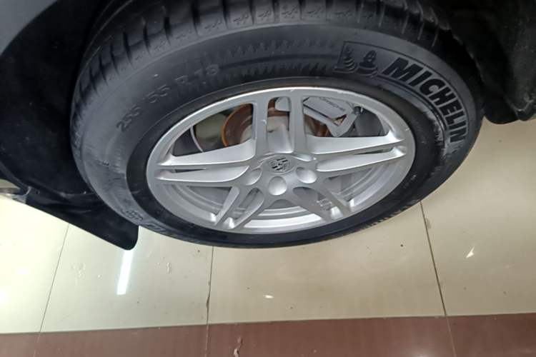 Used Porsche Macan 2017 Macan S 3.0T Right Rear Wheel Hub