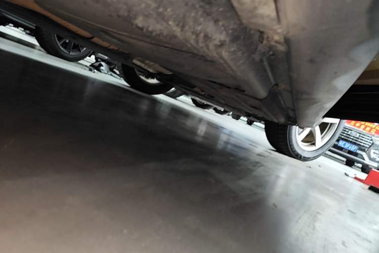 Used Porsche Macan 2017 Macan 2.0T Right Side Sill