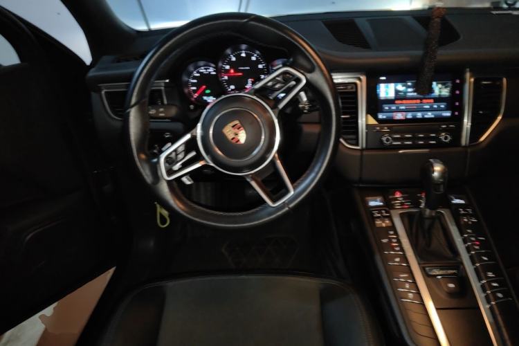 Used Porsche Macan 2017 Macan 2.0T Steering Wheel