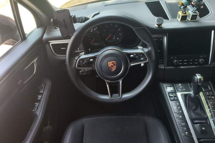 Used Porsche Macan 2017 Macan 2.0T Steering Wheel