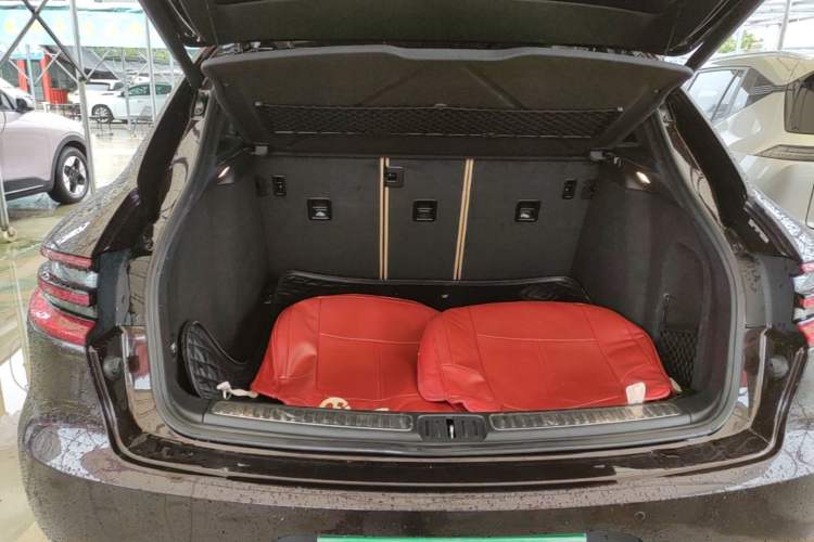 Used Porsche Macan 2017 Macan 2.0T Trunk