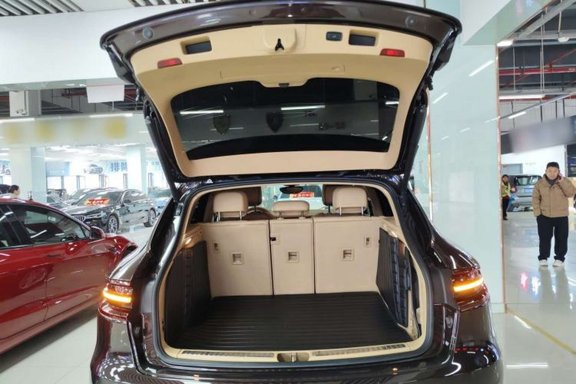 Used Porsche Macan 2017 Macan 2.0T Trunk