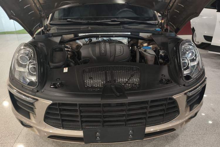 Used Porsche Macan 2017 Macan 2.0T Engine Bay