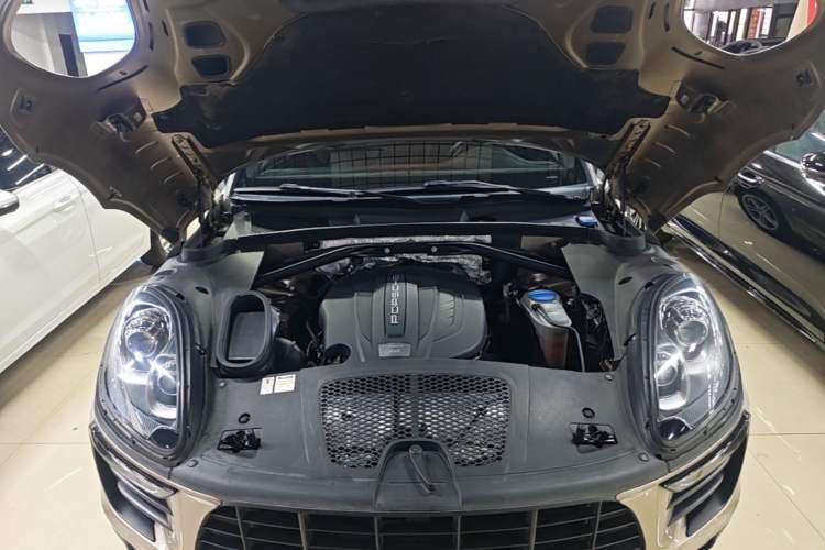Used Porsche Macan 2017 Macan 2.0T Engine Bay