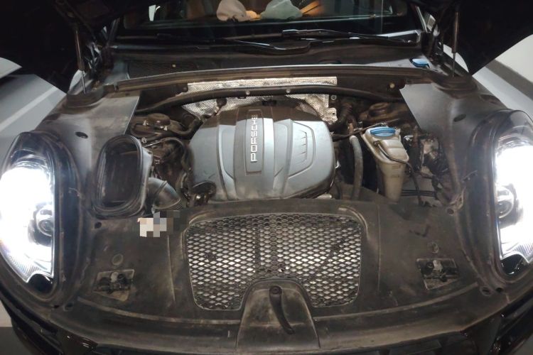 Used Porsche Macan 2017 Macan 2.0T Engine Bay