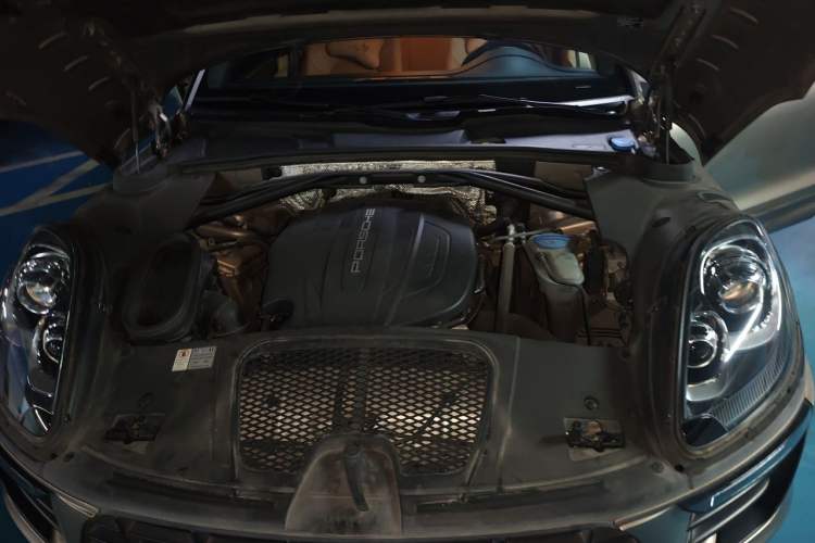 Used Porsche Macan 2017 Macan 2.0T Engine Bay