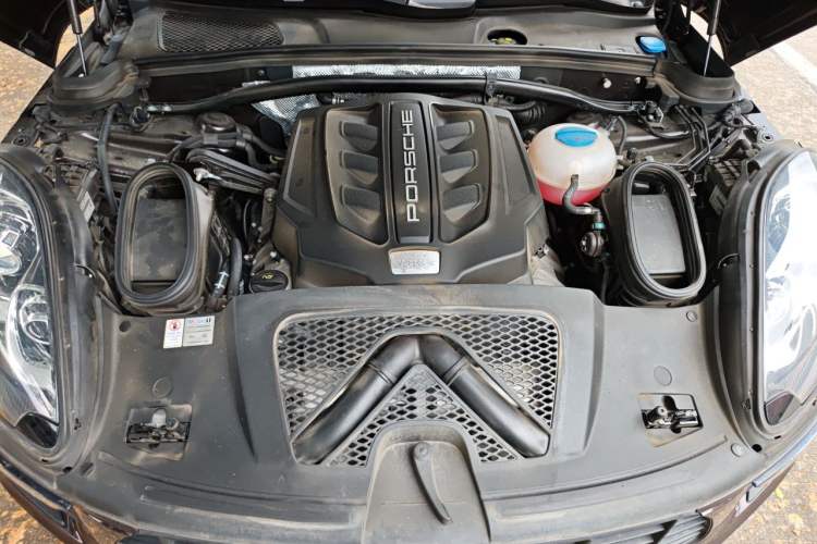 Used Porsche Macan 2017 Macan S 3.0T Engine Bay