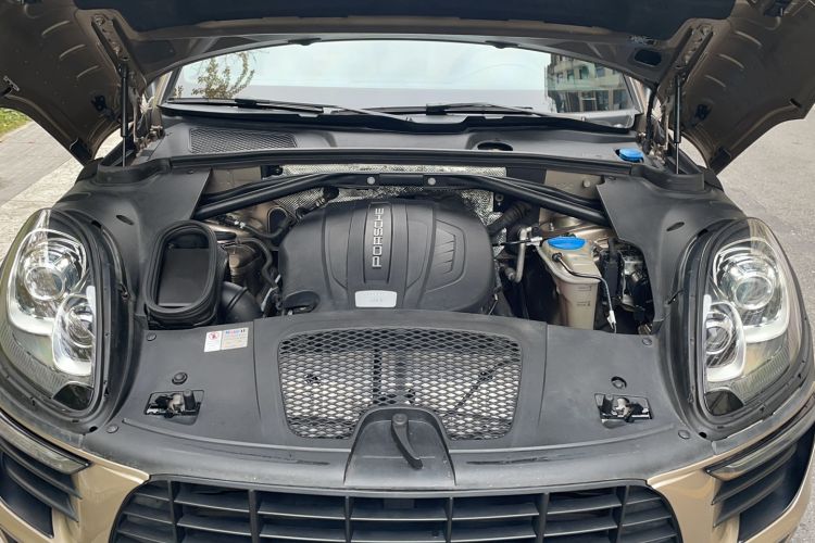 Used Porsche Macan 2017 Macan 2.0T Engine Bay