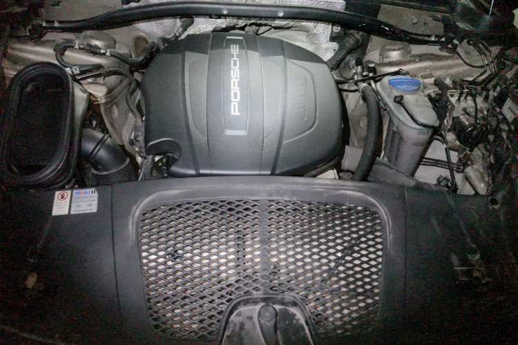Used Porsche Macan 2017 Macan 2.0T Engine Bay