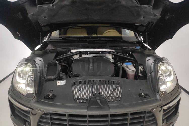 Used Porsche Macan 2017 Macan 2.0T Engine Bay
